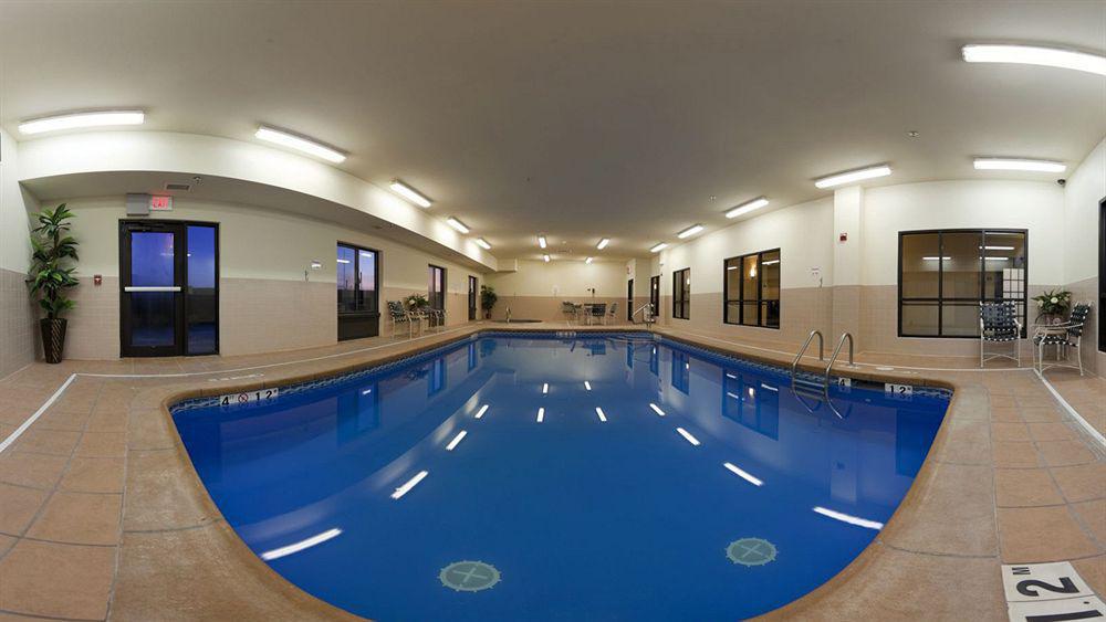 Holiday Inn Express Hotel & Suites Mcpherson By Ihg Kültér fotó