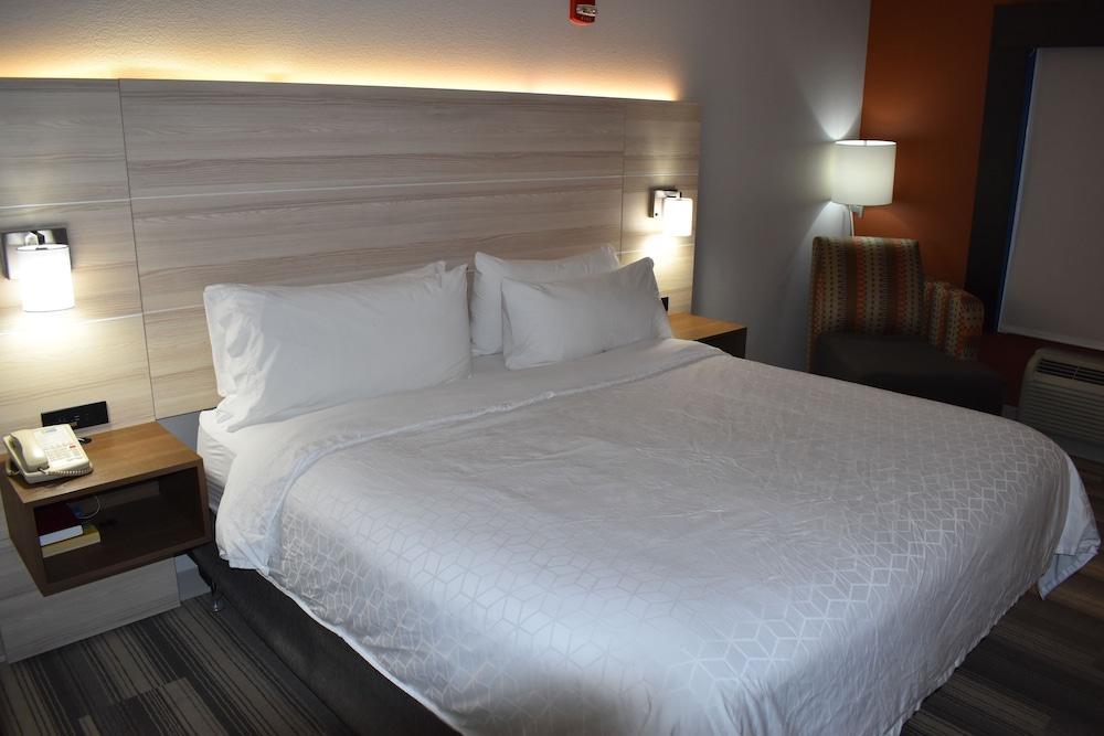 Holiday Inn Express Hotel & Suites Mcpherson By Ihg Kültér fotó