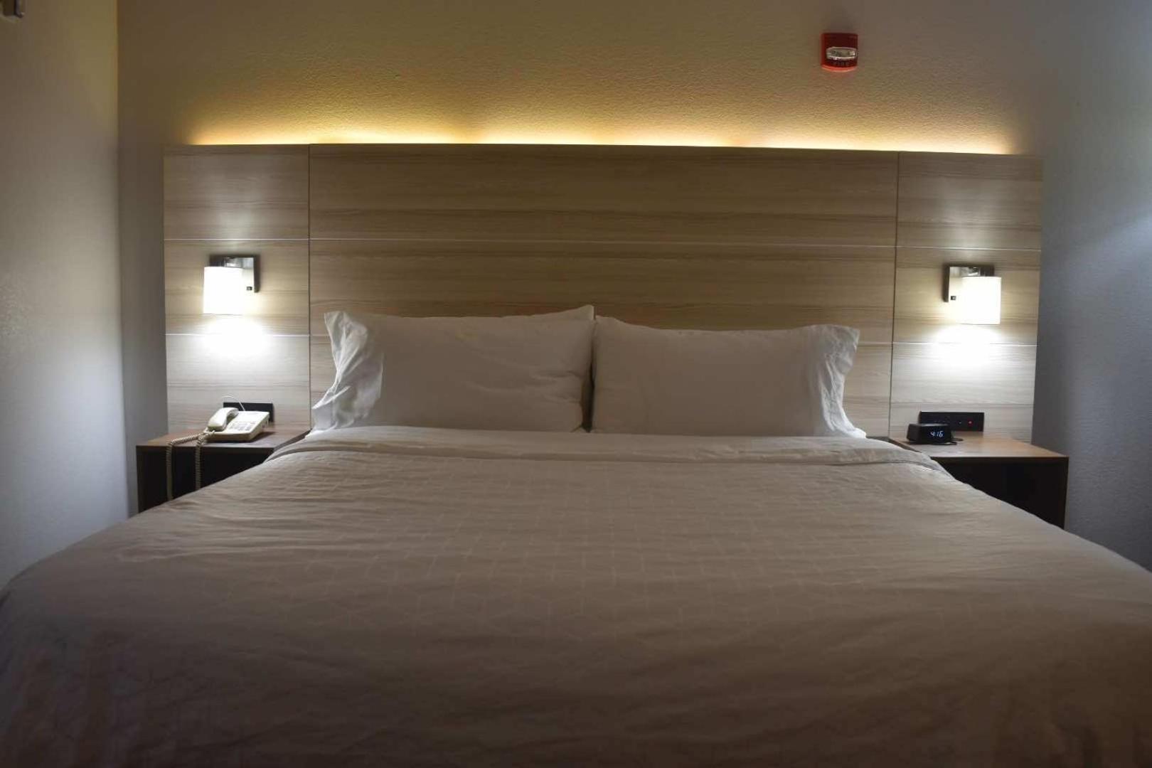 Holiday Inn Express Hotel & Suites Mcpherson By Ihg Kültér fotó
