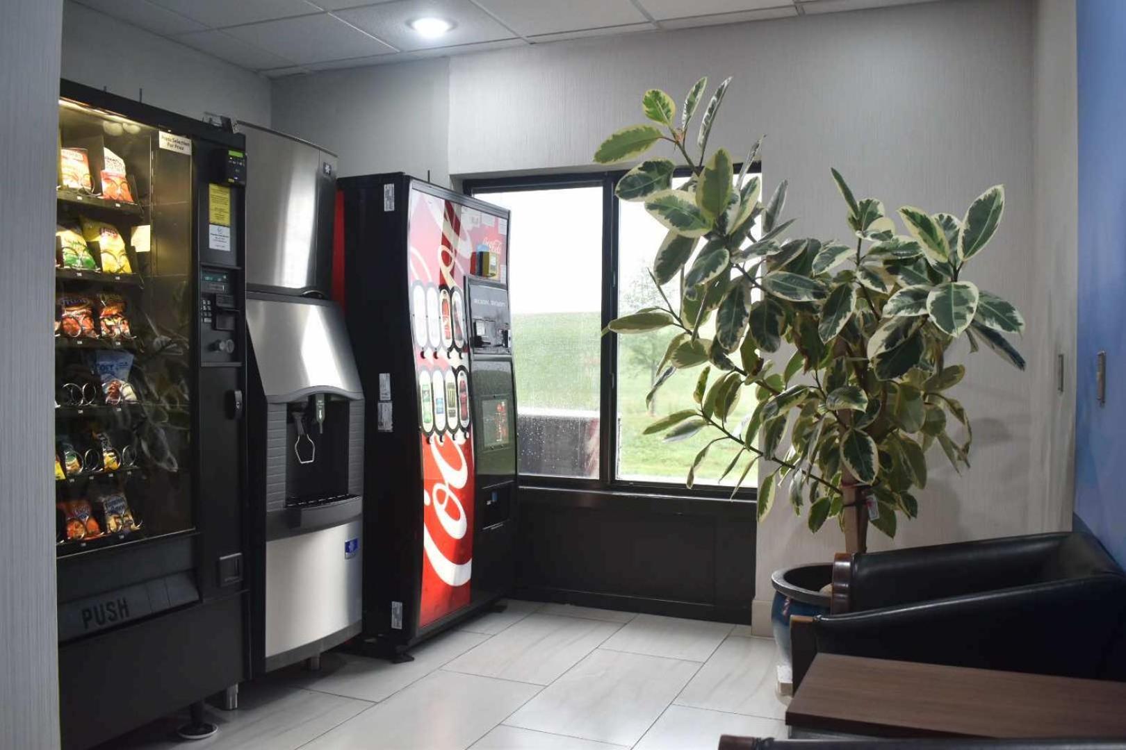 Holiday Inn Express Hotel & Suites Mcpherson By Ihg Kültér fotó
