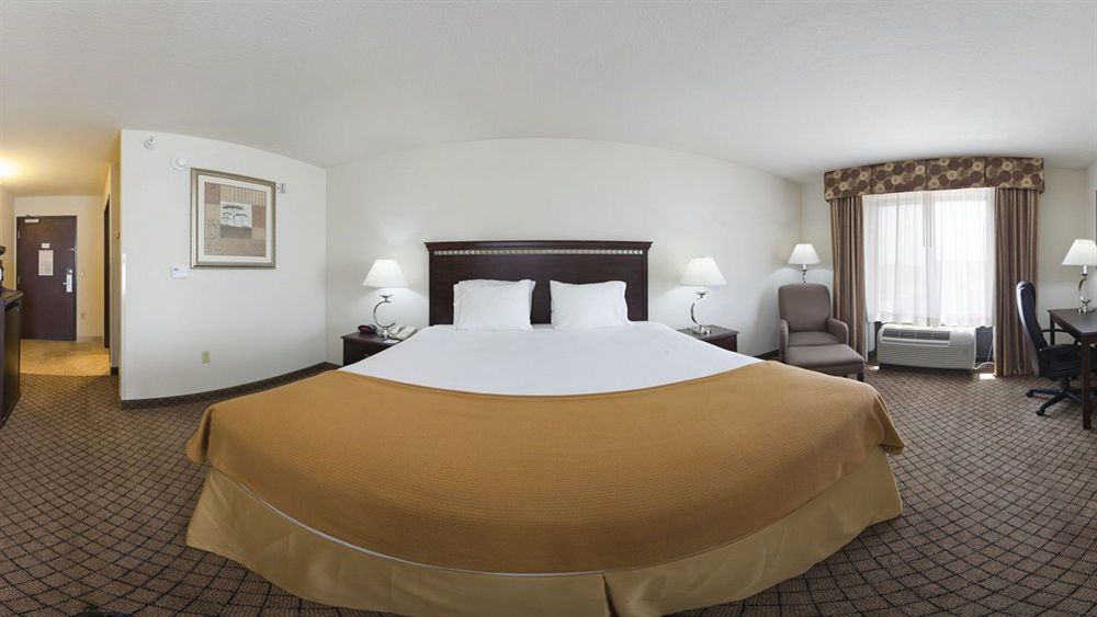 Holiday Inn Express Hotel & Suites Mcpherson By Ihg Kültér fotó