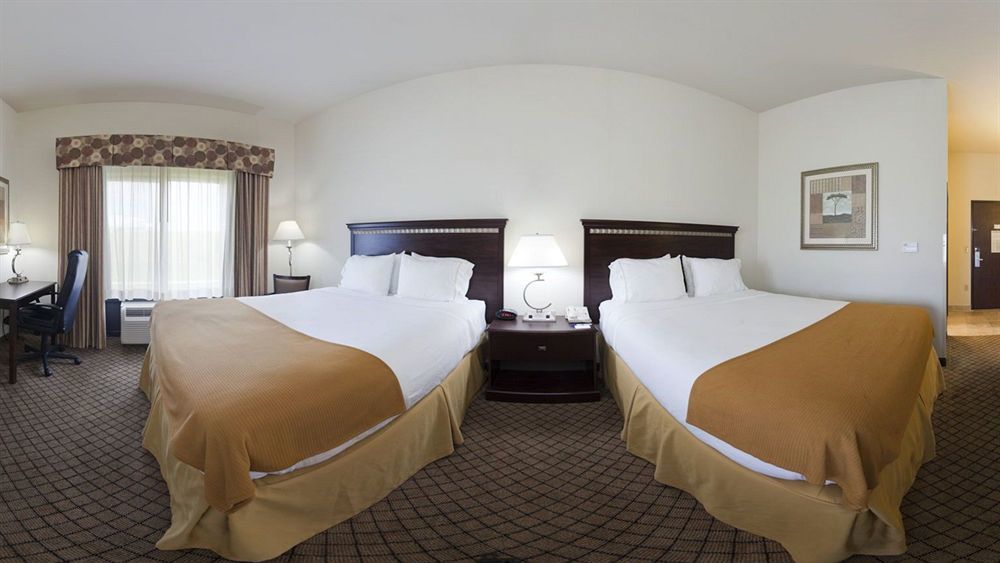 Holiday Inn Express Hotel & Suites Mcpherson, An Ihg Hotel Kültér fotó