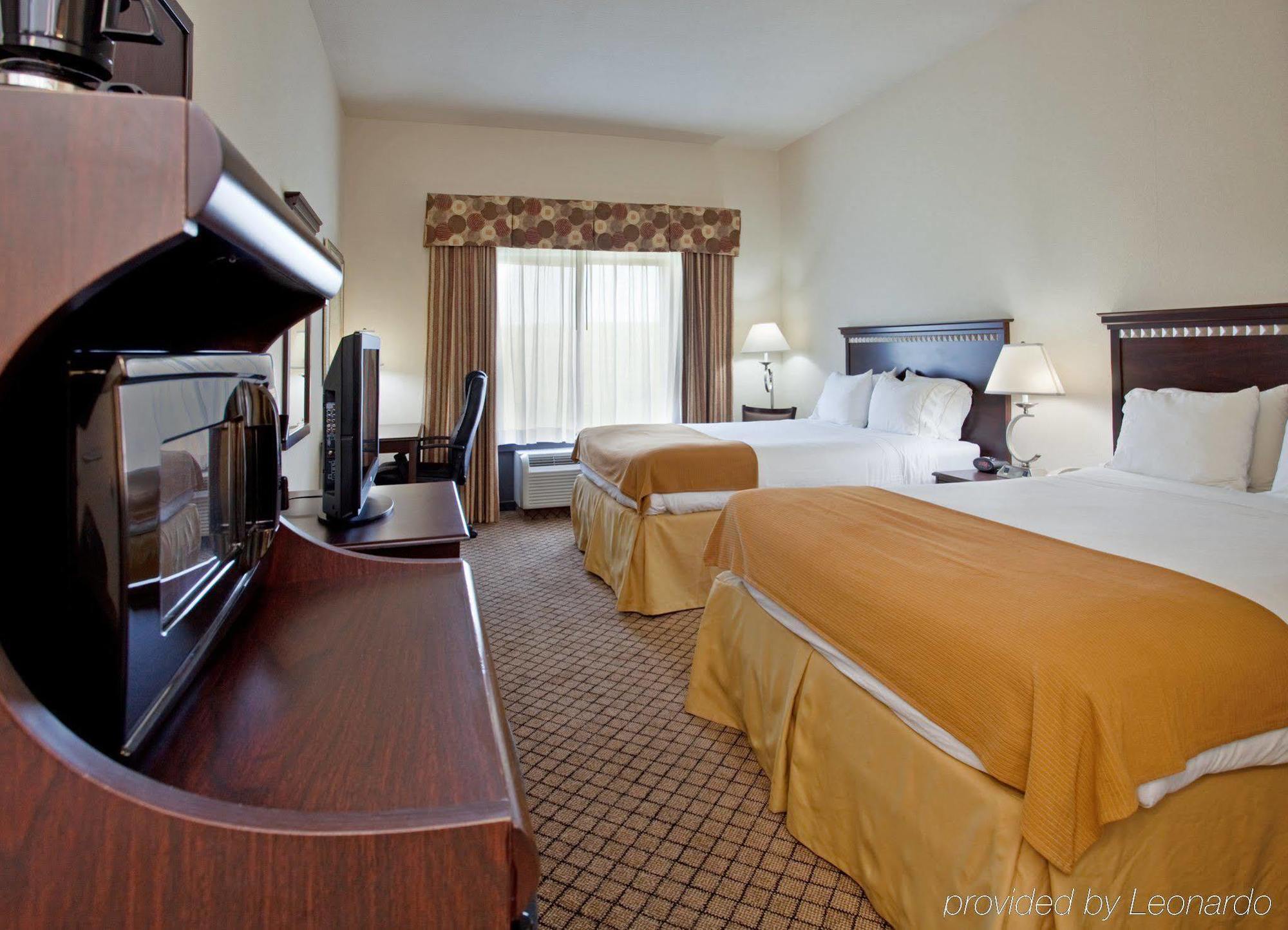 Holiday Inn Express Hotel & Suites Mcpherson, An Ihg Hotel Szoba fotó