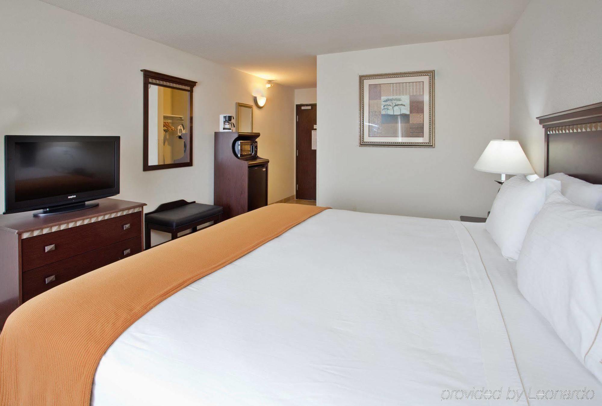 Holiday Inn Express Hotel & Suites Mcpherson By Ihg Kültér fotó