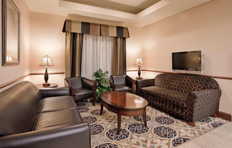 Holiday Inn Express Hotel & Suites Mcpherson By Ihg Kültér fotó